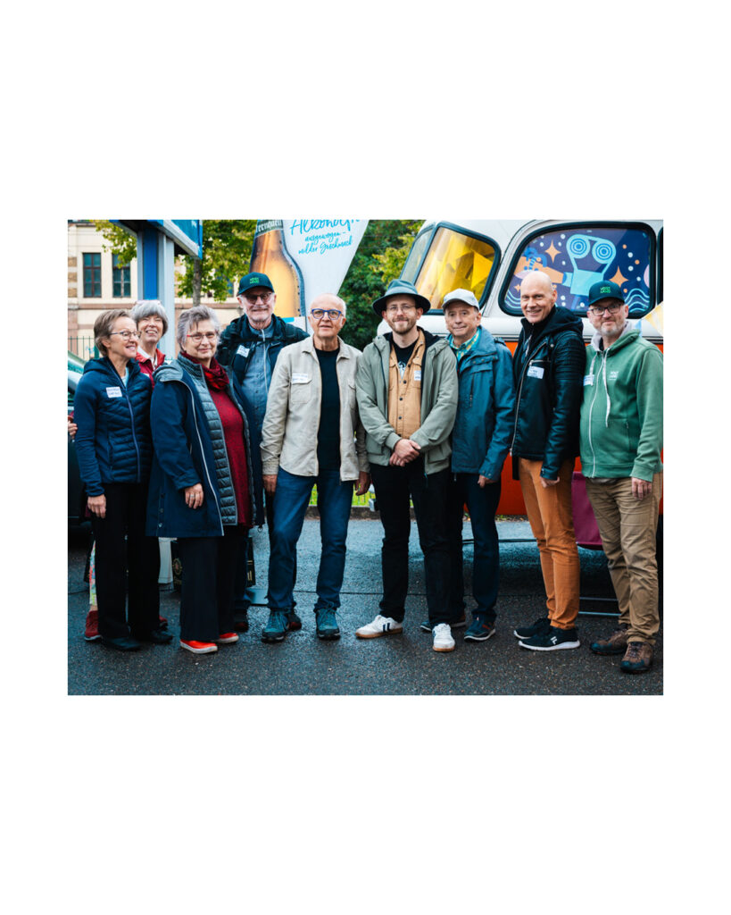 Besucher des Simson Treffens beim Fahrzeugmuseum