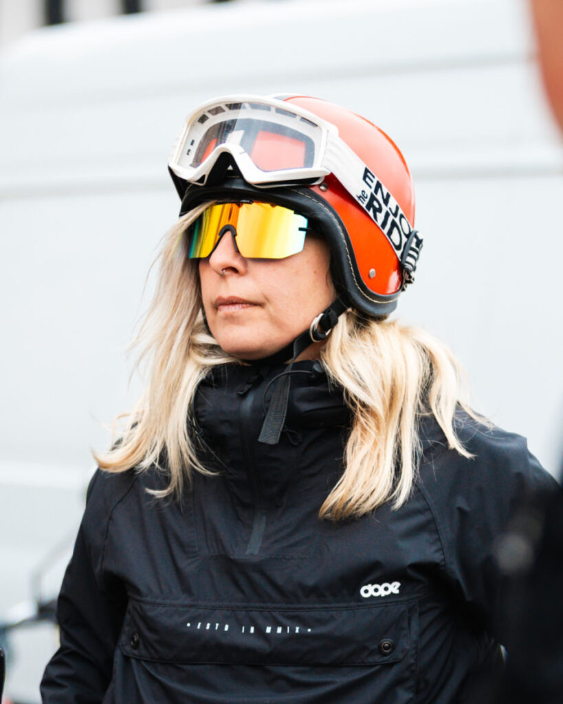 Besucher des Simson Treffens beim Fahrzeugmuseum