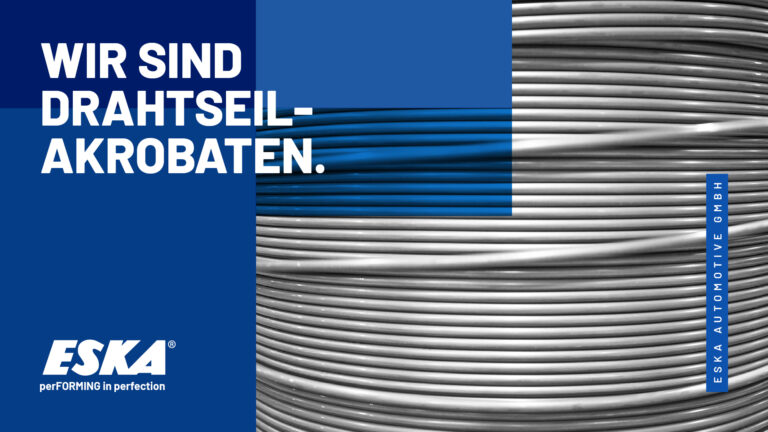 Detailaufnahmen einer Spule mit aufgewickeltem Draht für die Produktion von Schrauben