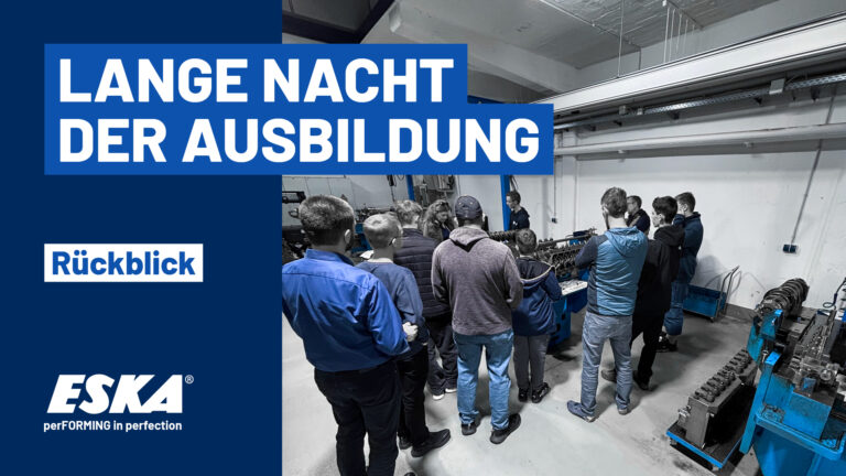 Ankündigungsgrafik von ESKA zum Rückblick auf die „Lange Nacht der Ausbildung“. Das Bild zeigt eine Gruppe von Jugendlichen, die in einer Werkstatt bei einer Führung zuschauen.